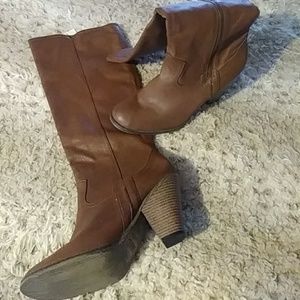 Mia Brown boots. 3 1/2 inch heel as 9.5